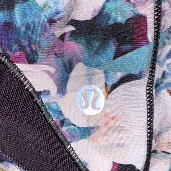 Lululemon Hotty Hot shorts II 2.5" - Picture 6 of 8